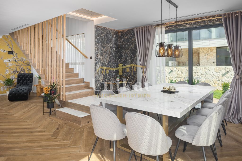 Nova moderna vila samo 400 metrov od morja